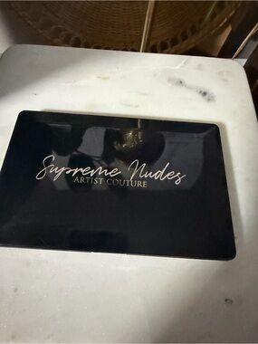 Artist Couture Supreme Nudes Eyeshadow & Pressed Pigment Palette never swabbed